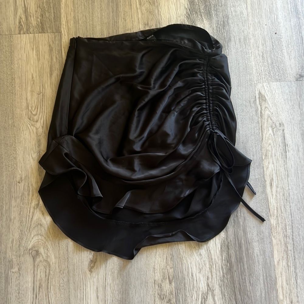 BLACK MINI SKIRT W A SIDE TIE